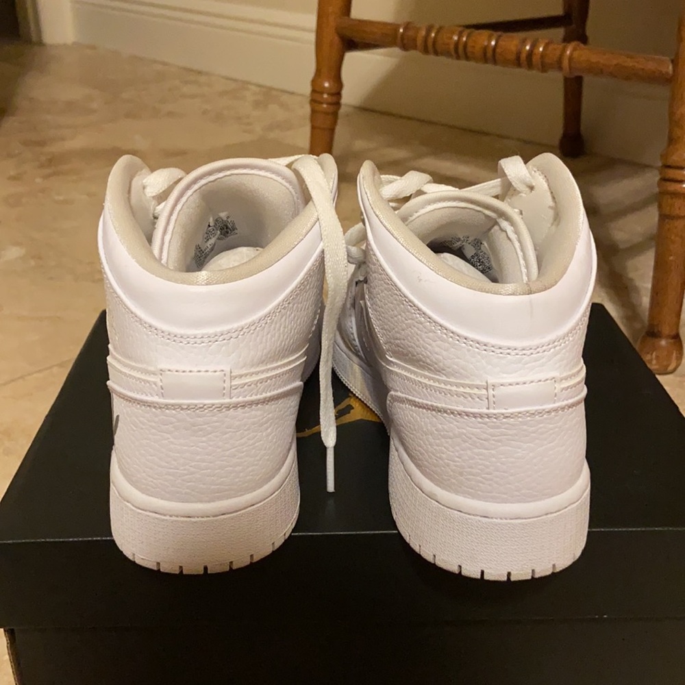 WHITE PLAYBOY JORDAN 1S - Picture 6 of 7